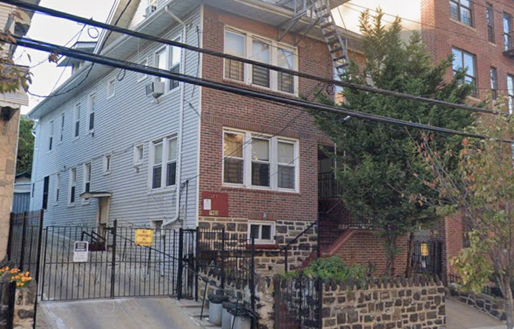 Stav Equities acquires development site at 1923 Harrison Ave. for $1 million